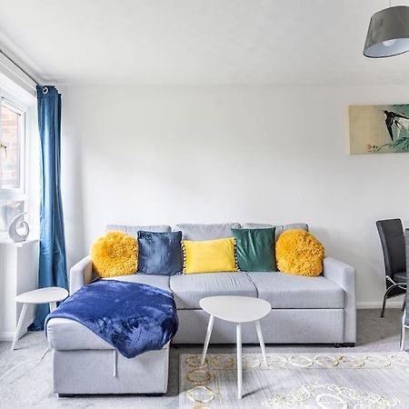Two Bedroom Flat Near Colchester Hospital With Free Parking And Internet Mile End Exterior photo