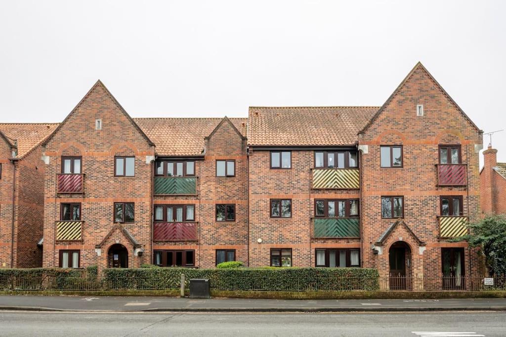 Two Bedroom Flat Near Colchester Hospital With Free Parking And Internet Mile End Exterior photo
