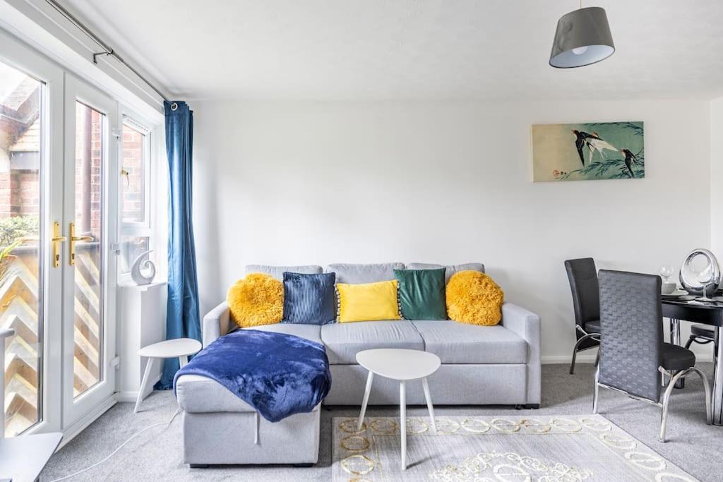 Two Bedroom Flat Near Colchester Hospital With Free Parking And Internet Mile End Exterior photo