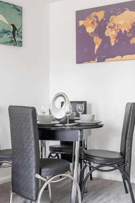 Two Bedroom Flat Near Colchester Hospital With Free Parking And Internet Mile End Exterior photo
